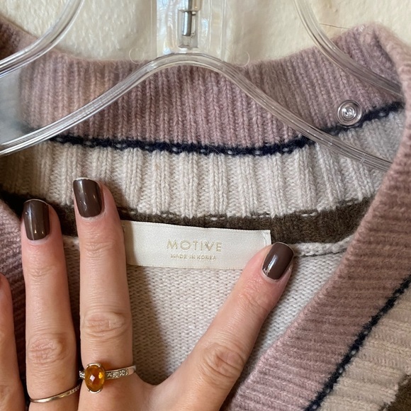 Motive Women’s Wool Blend V Neck Sweater Vest Fit S - Picture 2 of 5